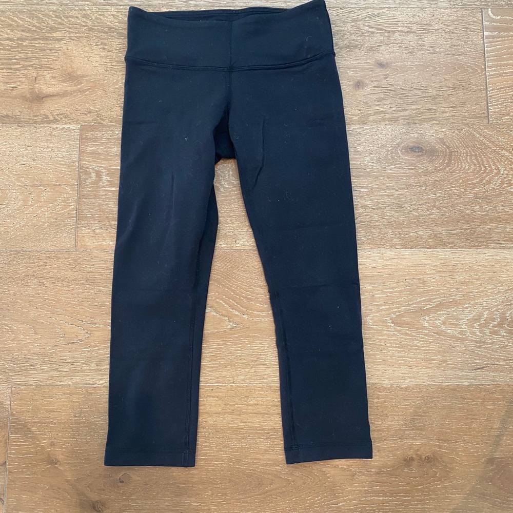 Lululemon Cropped Low Rise Wunder Under Leggings